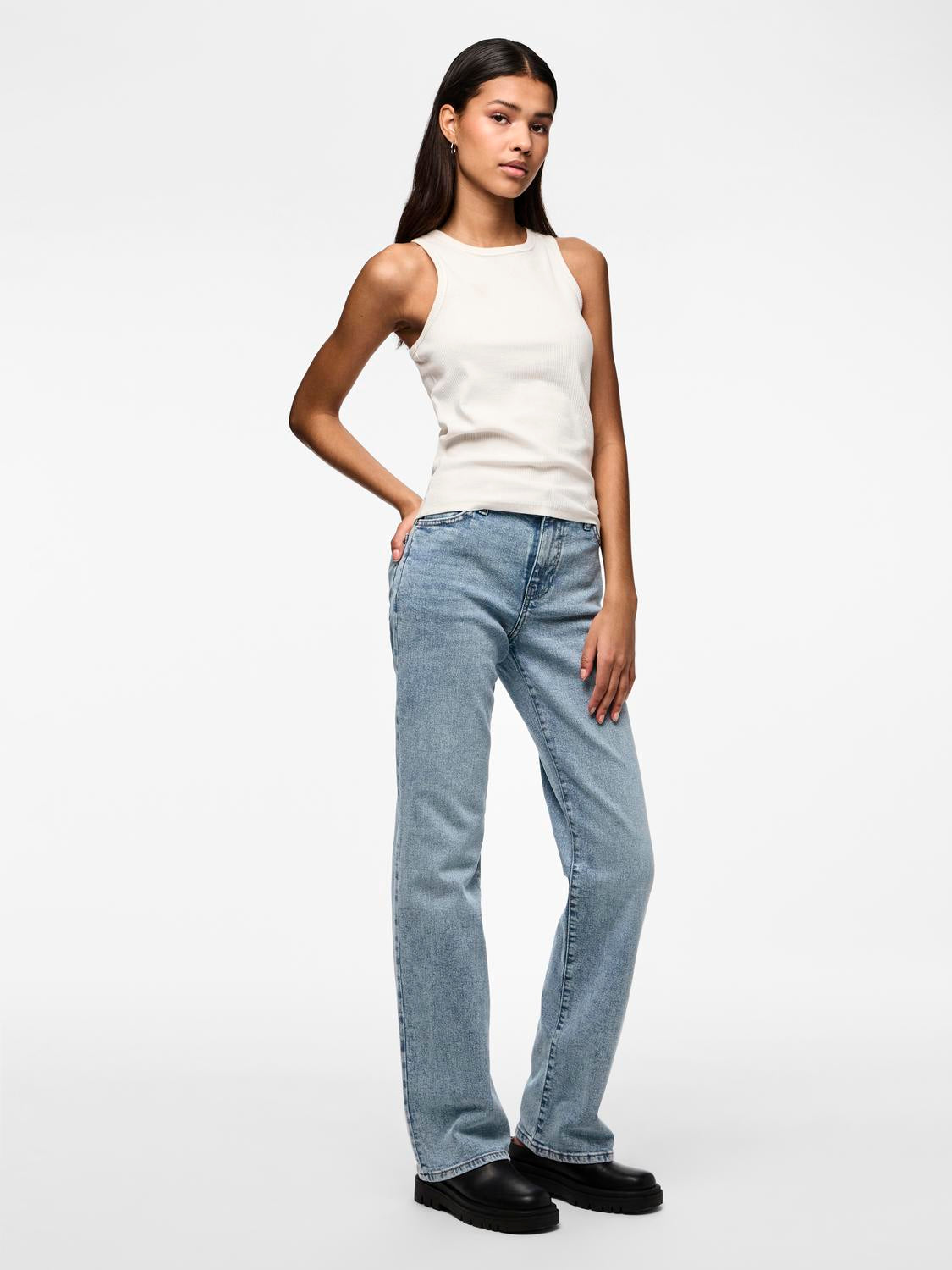 model_shot-front_full